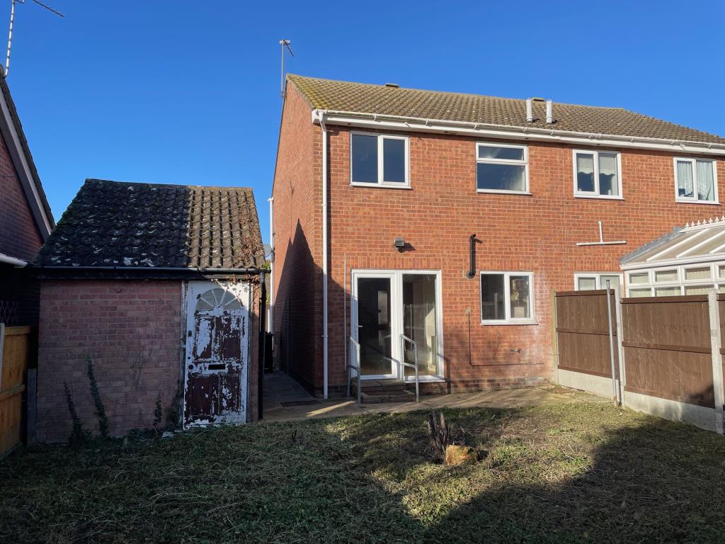 Lot: 122 - SEMI-DETACHED HOUSE FOR IMPROVEMENT - Rear elevation of the house